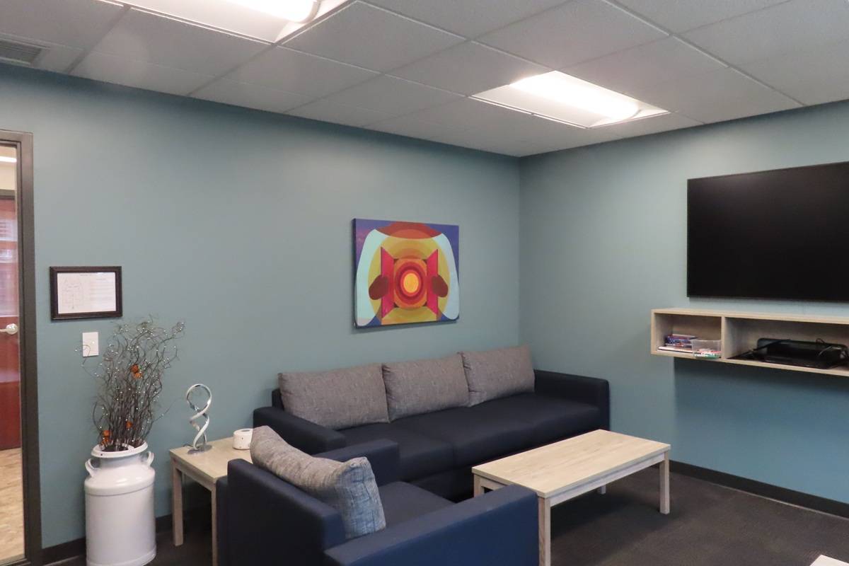 Family room with TV at Nexus Gerard