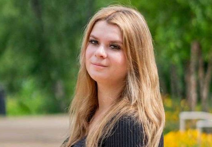 Lacey, 16 year old teenager looking at camera and smiling