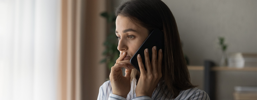 Women on the phone 
