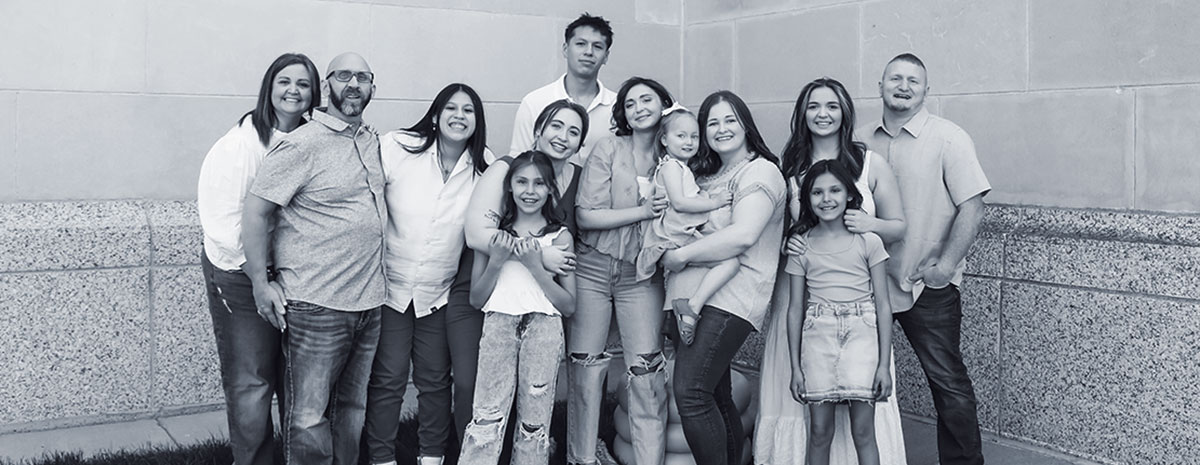 Drew and Keri family photo with kids